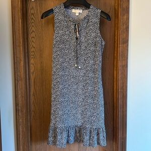 Flowy dress with ruffle